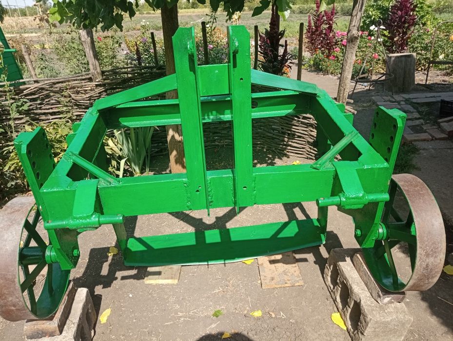 Плуг (скоба)  викопачний навісний.