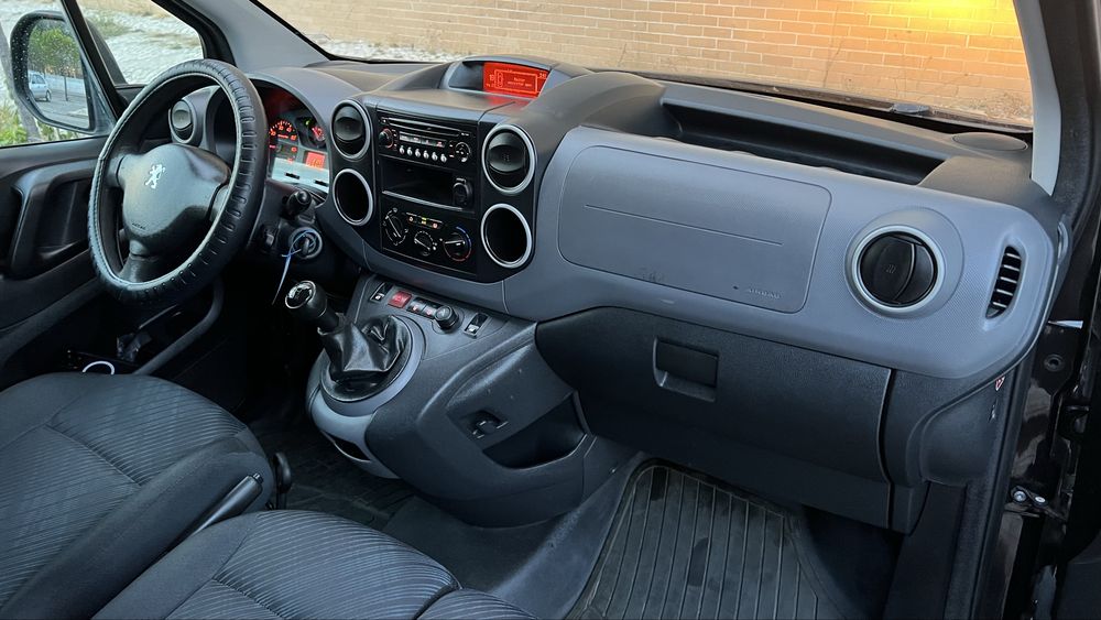 Peugeot Partner 1.6 hdi /  3 lugares / Caixa longa