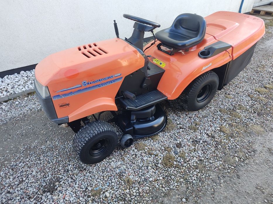Traktorek ciagniczek kosiarka Husqvarna z koszem centralnym