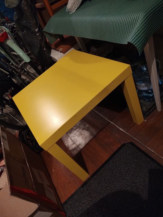 Żółty stolik dla malucha Ikea Lack