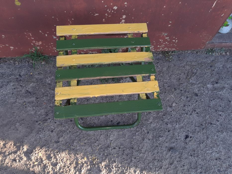 Продам Стульчик металлический