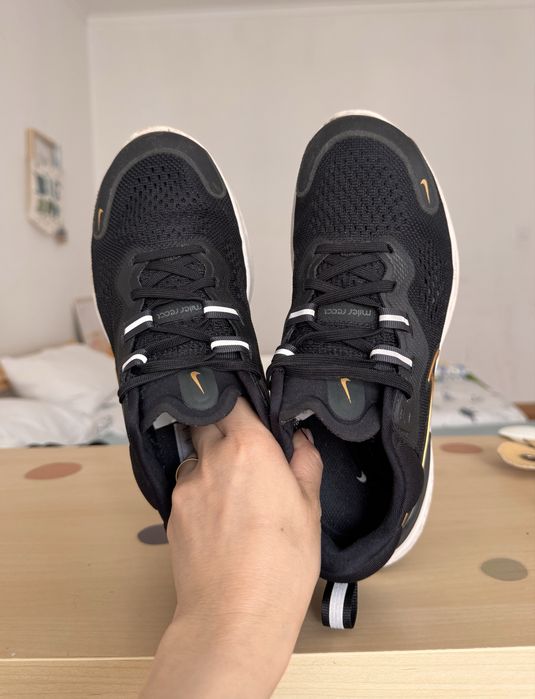 Nike React Infinity Run preto/dourado 38