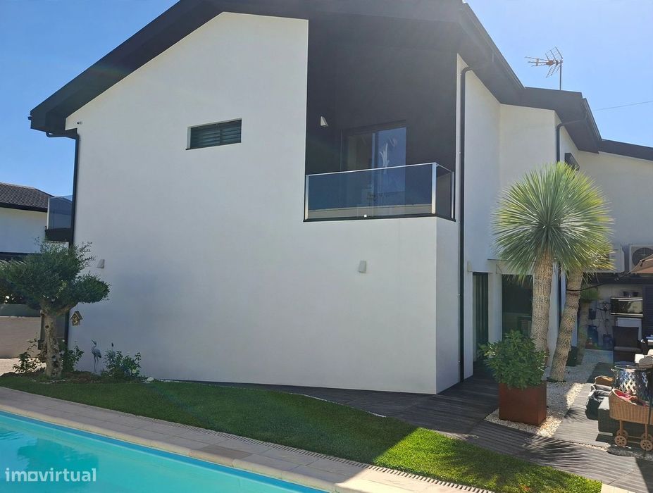 Moradia T3 com Vida Exterior - Piscina, Jardim Privado e Sossego