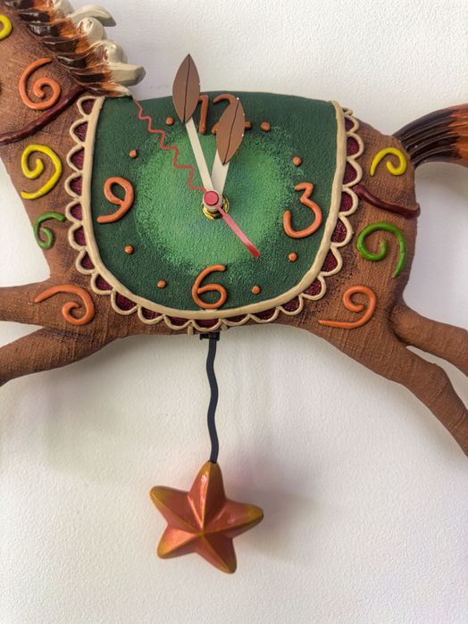 ZEGAR ŚCIENNY  z wahadłem - koń, kucyk. Do pokoju dziecięcego.