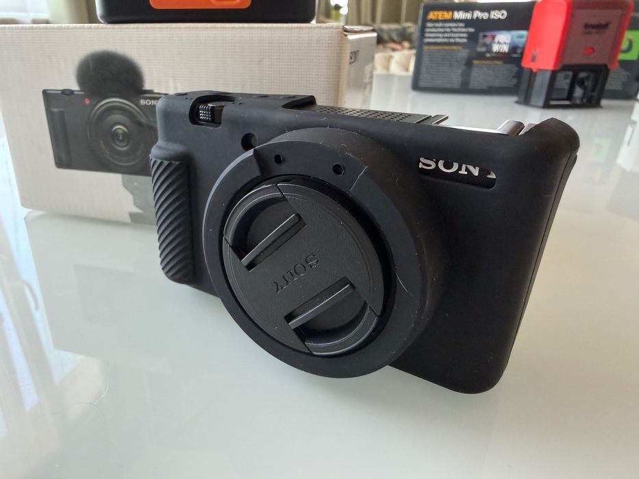 Sony ZV-1F + 3 oryginalne baterie + ładowarka + etui silikonowe | Stan idealny