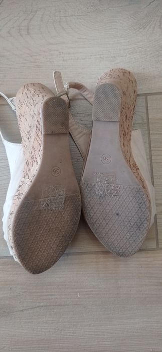 Czółenka na koturnie letnie
