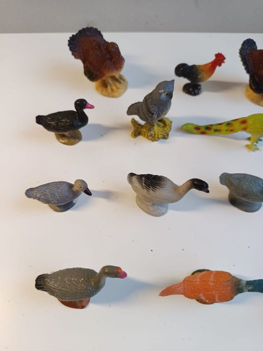 15 bonecos em PVC aves