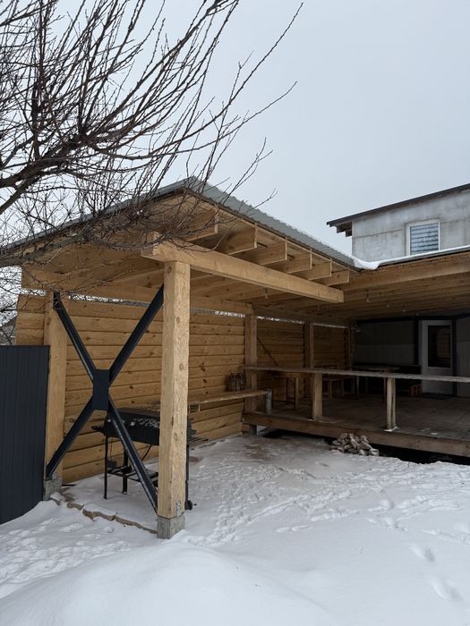 Будинок з банею і басейном