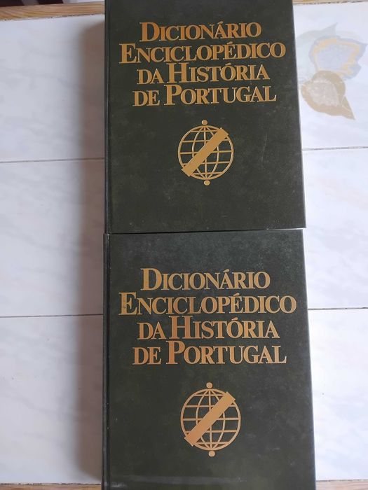 2 Livros de Dicionário Enciclopédico