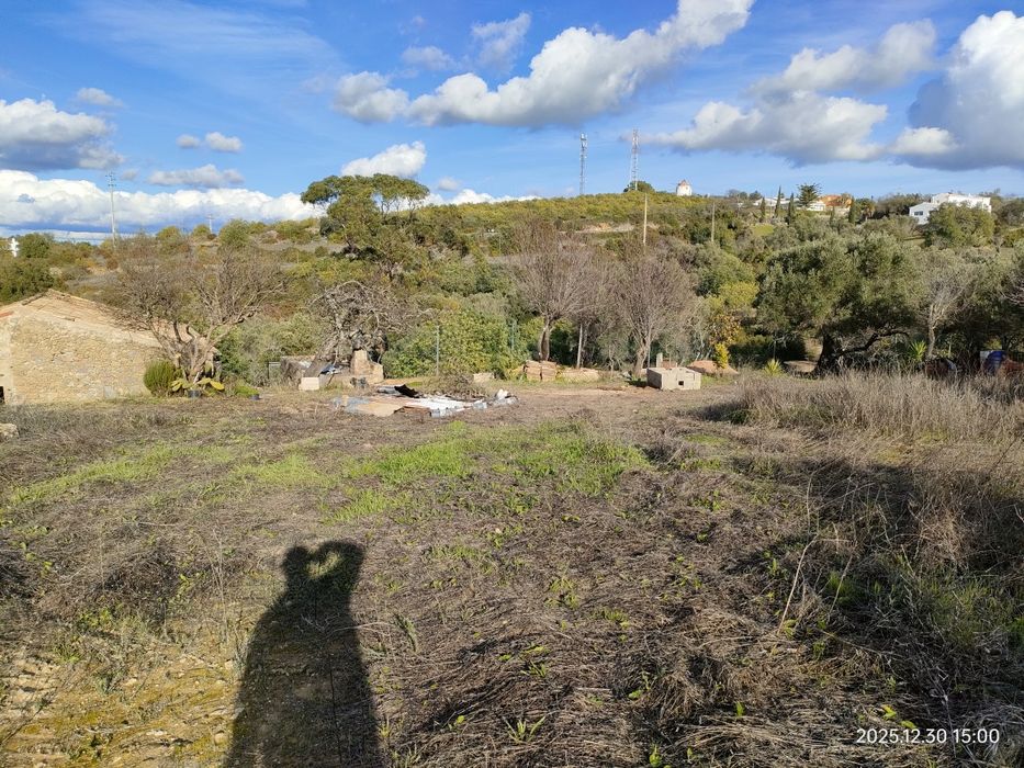 Alugo terreno com anexo