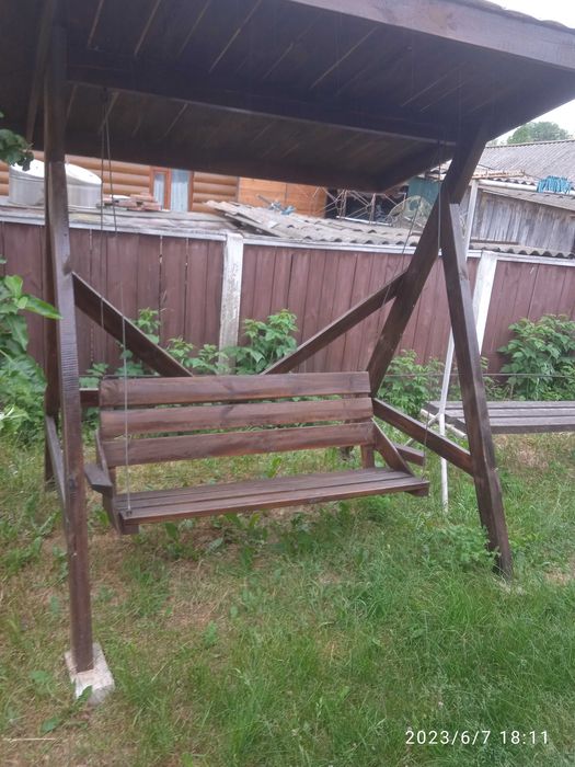 Деревянная качеля