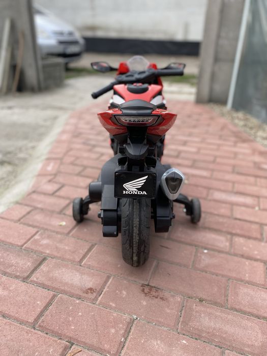 Motor na akumulator Honda CBR 1000RR – sprawny, LED, ładowarka
