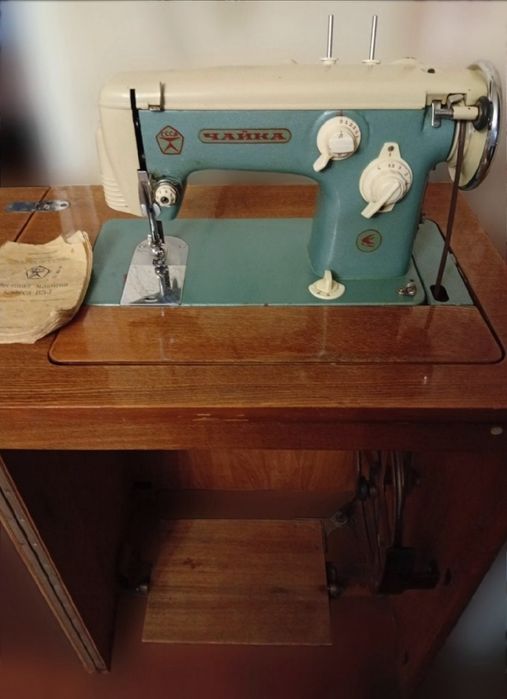Продам швейну машинку «Чайка» в робочому стані (ножна, тумба), б/у