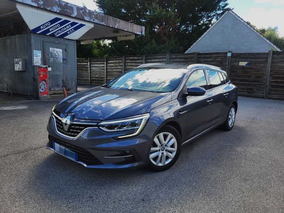 Renault Megane E-tech Plug - in hybrid 12/2021