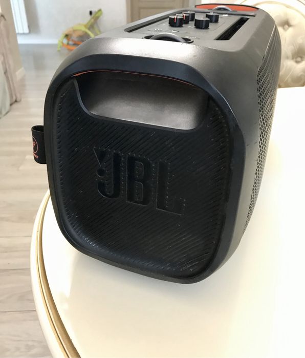 JBL PartyBox - On-The-Go, хороший стан