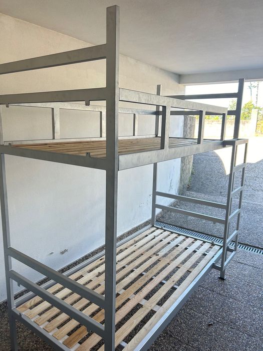 Beliche com estrutura em ferro