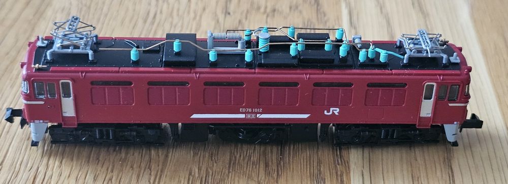 Kolekcjonerski model lokomotywy elektrycznej Microace ED76-1012.