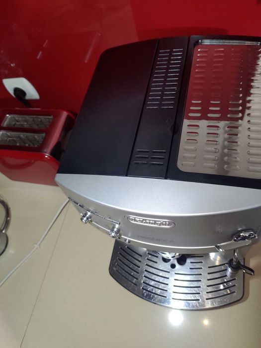 Máquina de Café Automática DeLonghi Magnifica ESAM3200.S422977939681454084