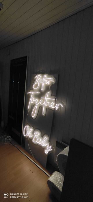 Neon Better Together, ledon