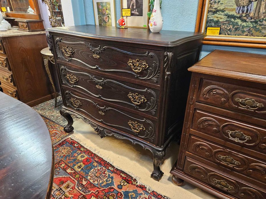 Grande cómoda antiga em madeira maciça - Muito bom