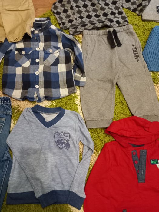 Теплі речі на 1.5-2 роки жилет, джинси, светр на хлопчи