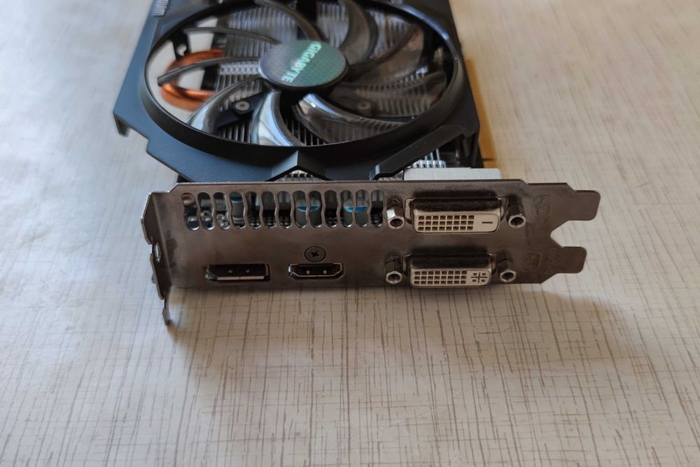 Видеокарта Gigabyte Radeon R9 270 2048MB GDDR5 256bit HDMI, 2хDVI