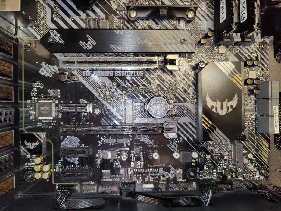 Материнська плата Asus TUF Gaming B550-Plus