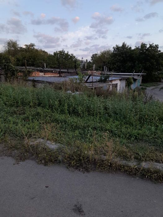 Продам гараж.коператив Москвич..первый с заезда в коператив.есть прист