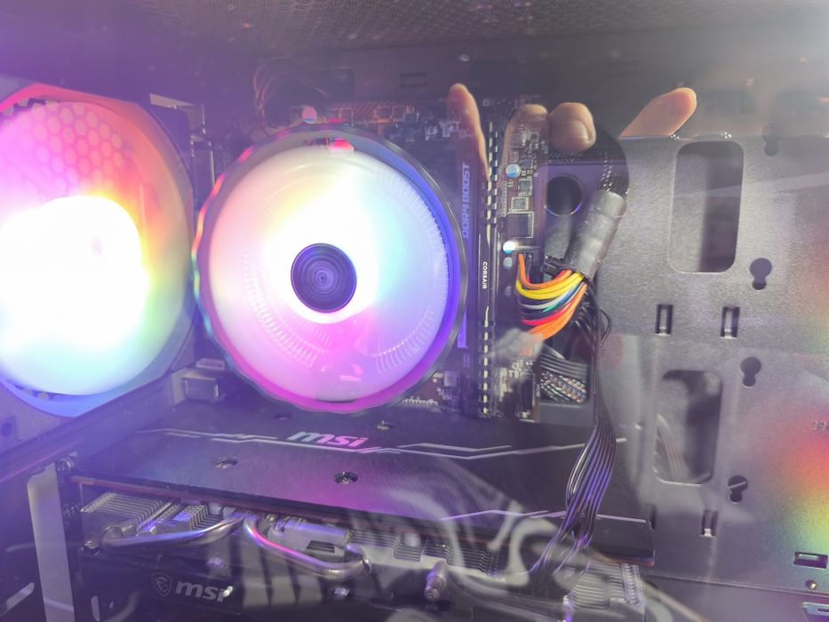 Torre gamer Ryzen 5 2600 RX 5700 com monitor LG