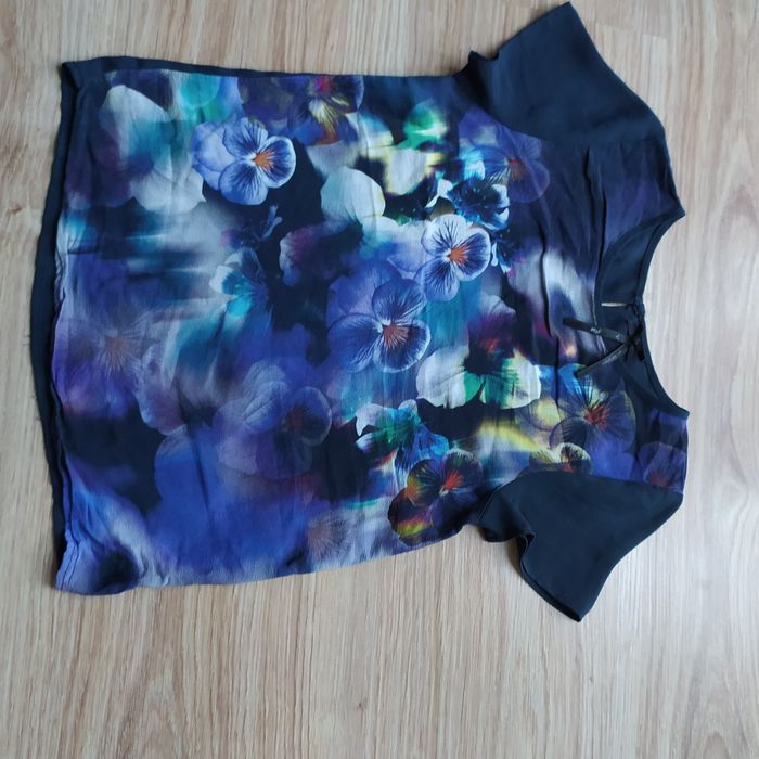 131-> cienka szyfonowa MEGA bluzka t-shirt George r.104/110 kwiaty