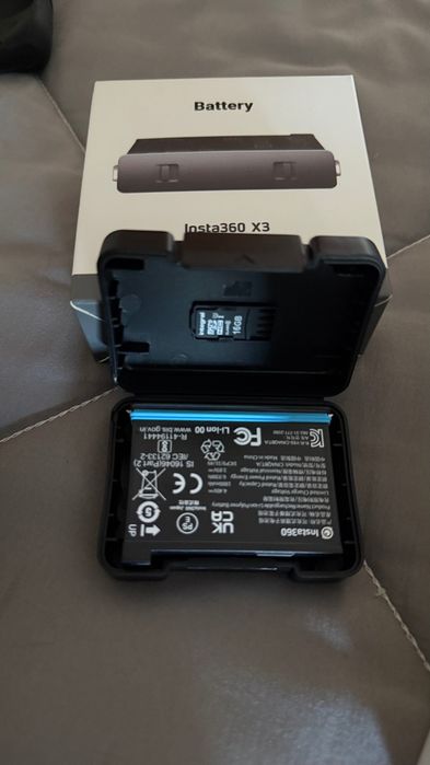 Câmera Insta360 X3 BATERIA EXTRA e acessórios
