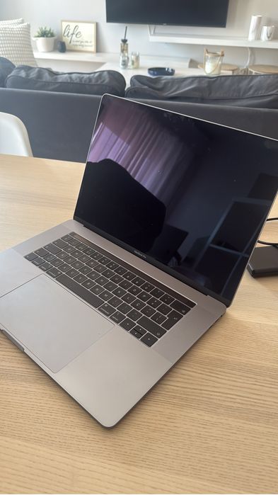 Macbook pro 2019 i9 15polegadas touchbar