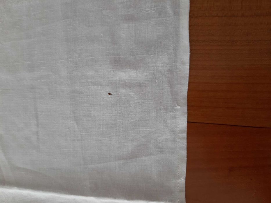 Centro de mesa em linho antigo com bordado e renda de 145cm X 62cm