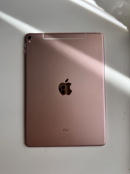 iPad Pro 9,7” 256GB + Apple Pencil + Klawiatura + Etui