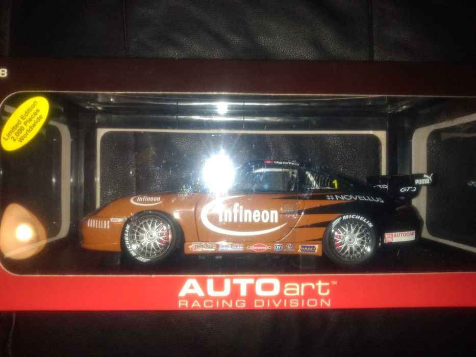 AutoArt 1:18 Porsche 911 GT3R Infineon Asian Carrera Cup - Novo