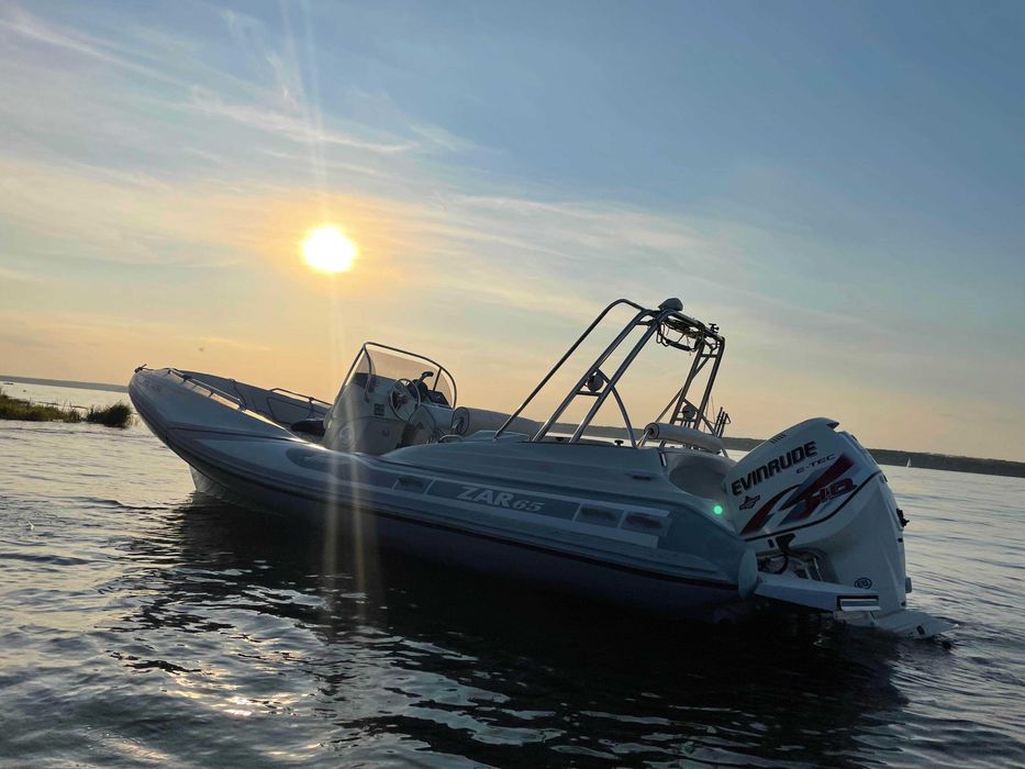 RiB ZAR 65 ponton motorówka Evinrude 225ps