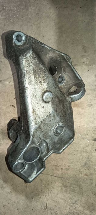 Кронштейн подушки двигуна audi a3 8l seat toledo ii 2 golf iv 4 1. 6