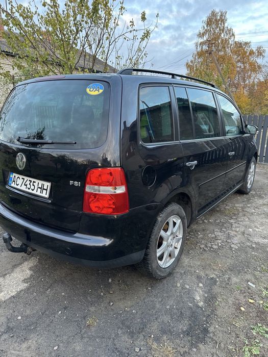 Продам Volkswagen Touran 1.6 FSI