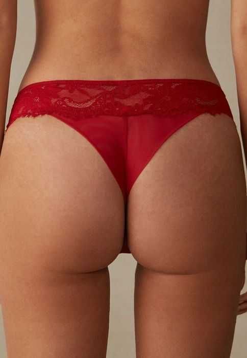 Різні кружевні трусики стрінги intimissimi ,М