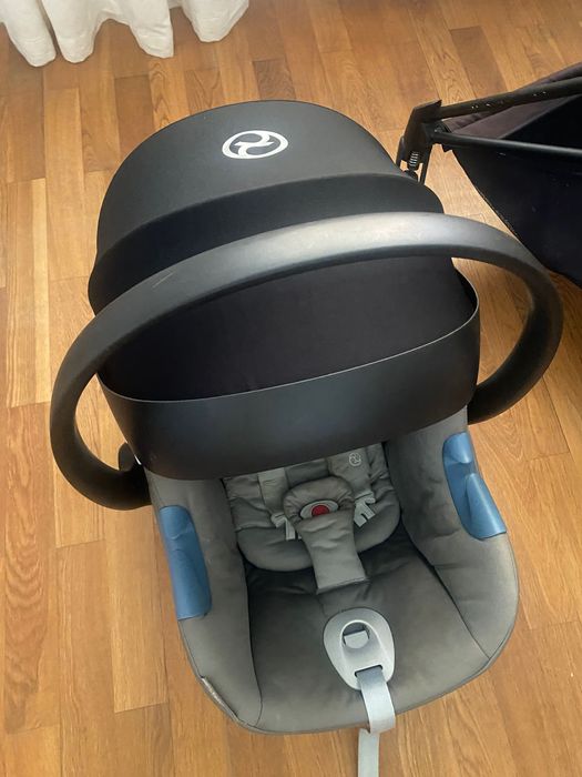 Carrinho passeio e ovo de transporte