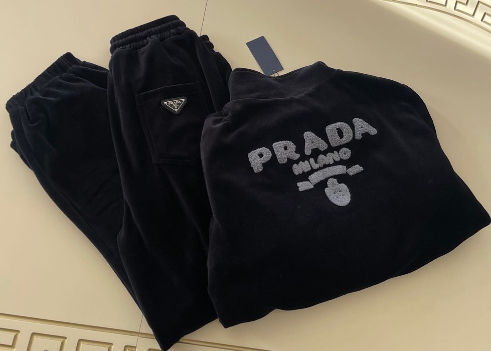 Жіночий велюровий костюм Праda