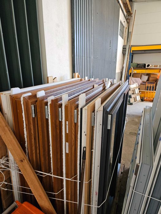 Porta, sacadas e janelas. Tudo de PVC