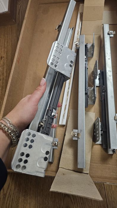 Сушка для посуду фасад 600 висувна з дотягувачем Giff хром