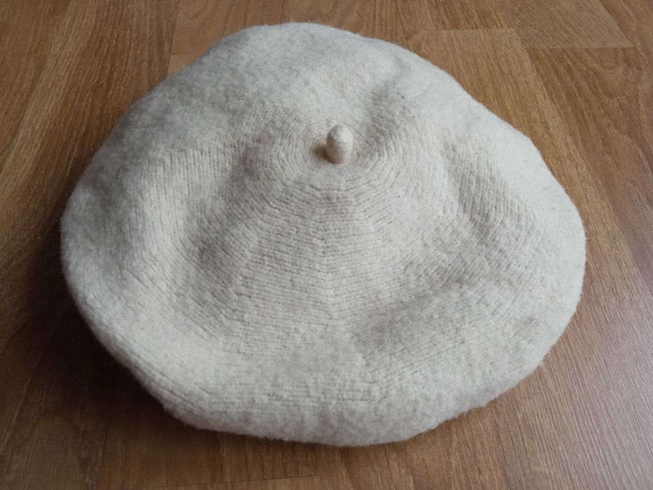 Damski wełniany beret czapka kremowy wełna r 56 TT