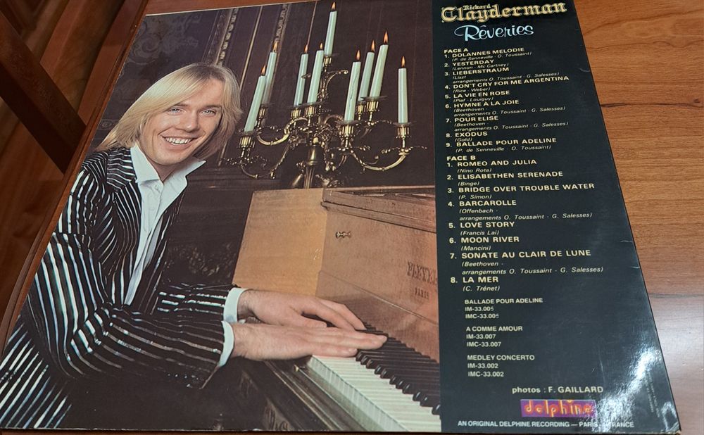 álbum de vinil "Rêveries" do pianista francês Richard Clayderman.Artista: Richard Clayderman, conhecido como o "príncipe do romance", popularizou a mú