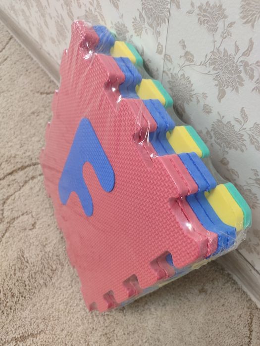 Продам Развивающий игровой коврик пазлы.
