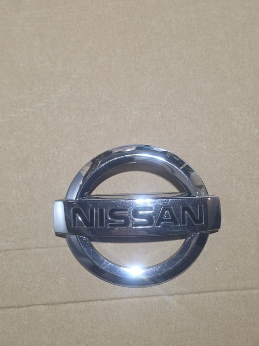 Emblemat logo klapa bagażnika Nissan Navara D40 Oe