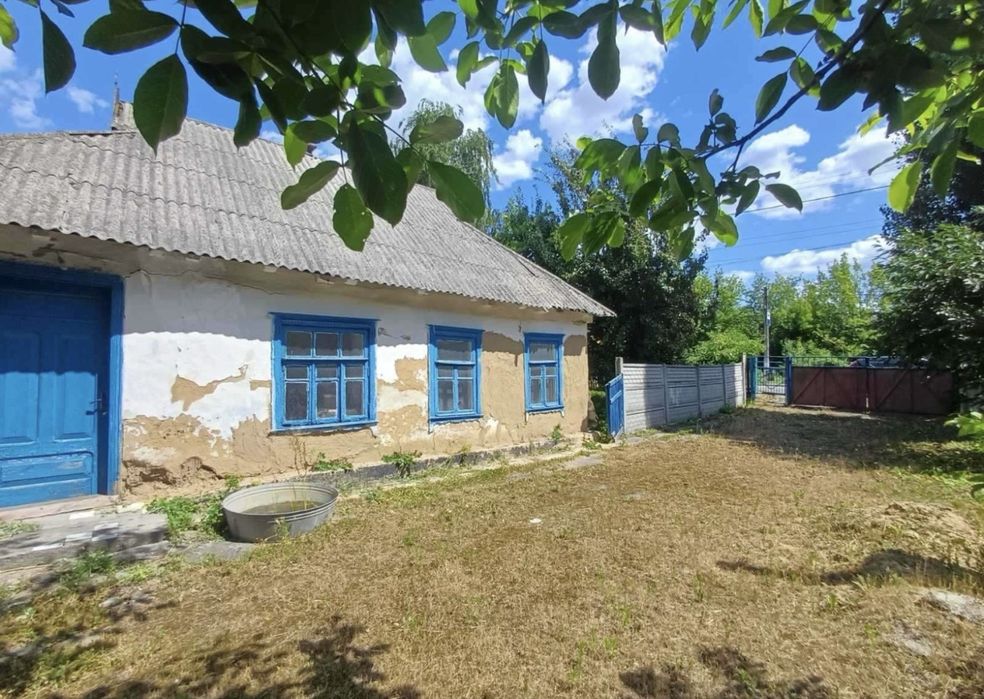 Продаж будинку під знос Рокитне. Літня кухня придатна ддя дития
