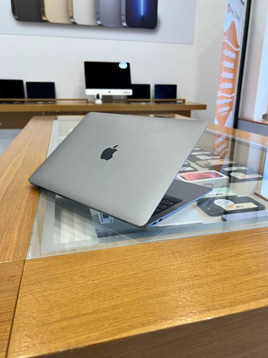 MACBOOK AIR 13 1.1 8GB RAM 256SSD