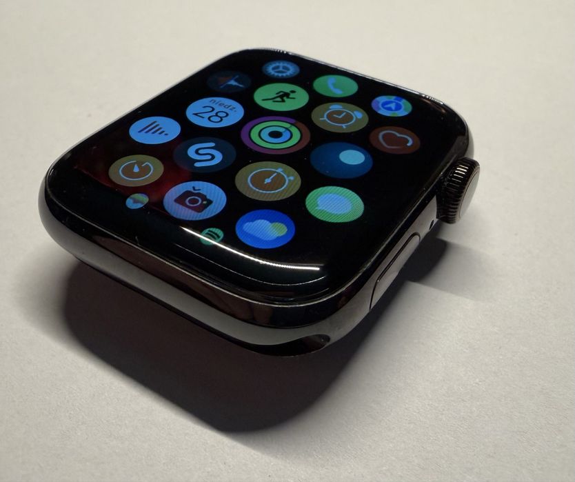 APPLE watch series 5 space black stainless steel case 44 MM